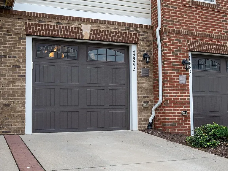 42243 Canary Grass Sq — Photo 81