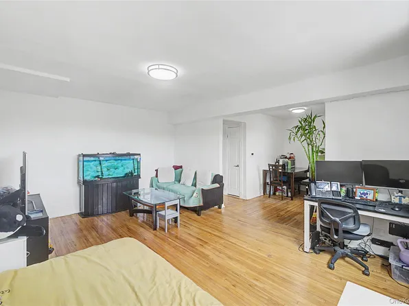 7345 210th Street #6D, Oakland Gardens, NY 11364