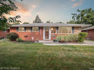 15355 Sunset St, Livonia, MI 48154