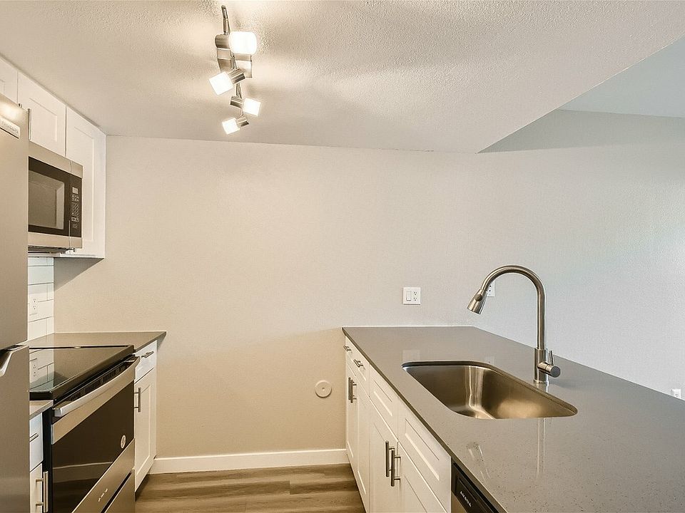 1325 W Guadalupe Rd - Web Quality - 007 - 08 Kitchen