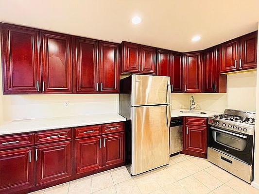 2nd image of 67 Cooper St #B3