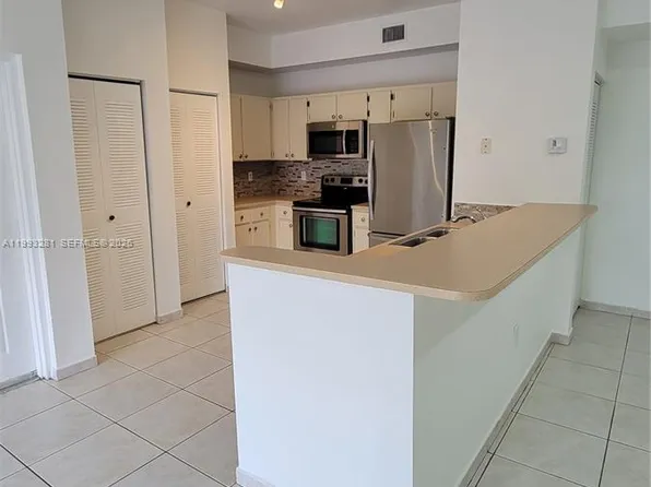 7330 NW 114th Ave APT 203-5, Doral, FL 33178