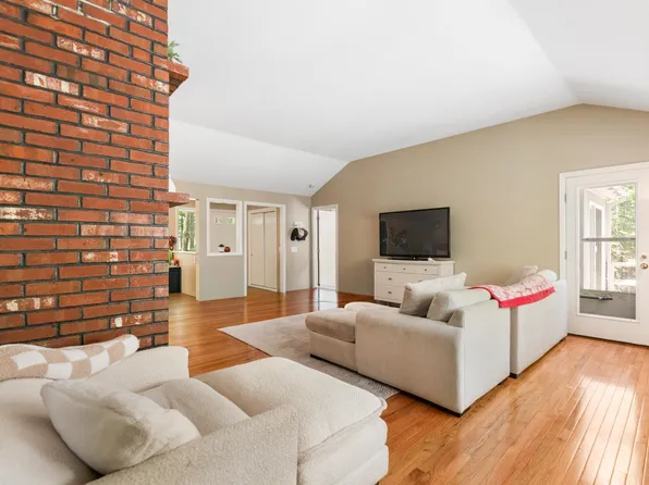 10 Wedgewood Drive, Grantham, NH 03753