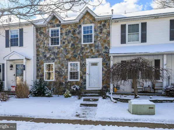 9 Stafford Ct, Hamilton, NJ 08690