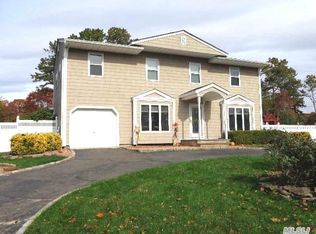 3 Julie Ln, Selden, NY 11784