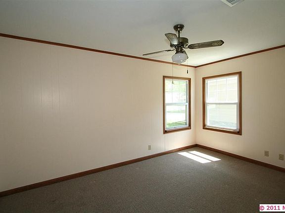4th image of 303 E 12th St