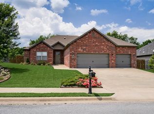 640 Hawthorn Way, Centerton, AR 72719