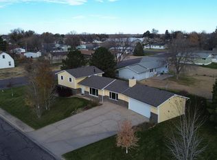 208 E 14th St, Imperial, NE 69033