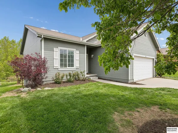 5013 N 160th St, Omaha, NE 68116