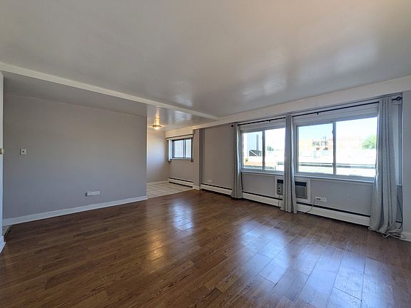 5th image of 7540 N Ridge Ave #2C