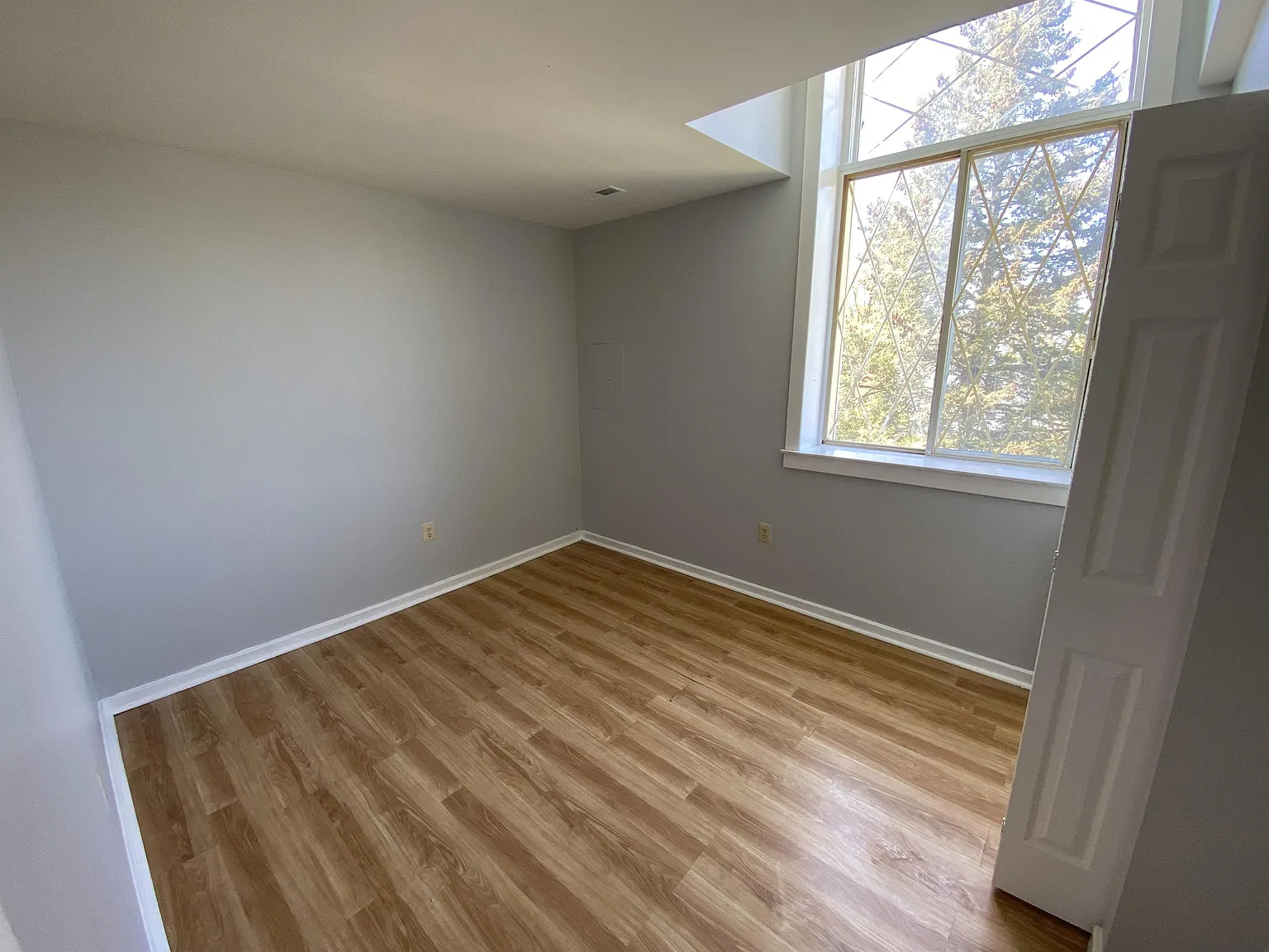 4406 Camden Ave — Photo 2