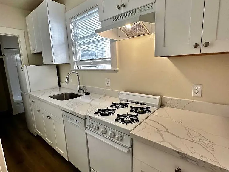 1661 Sacramento St #7 — Photo 5