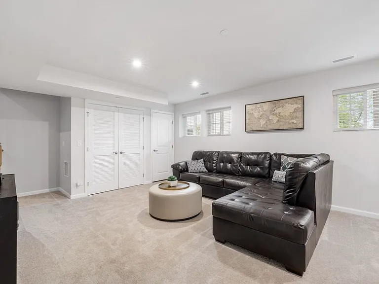 786 Weller Dr — Photo 19