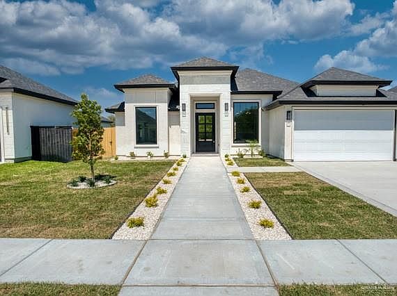 4th image of 900 Ramirez St