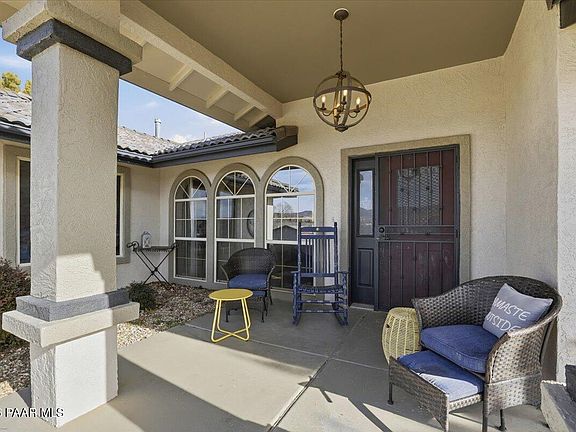 3rd image of 929 N Latigo Ln