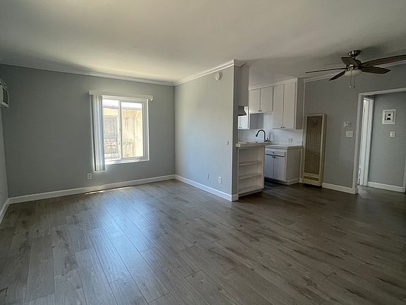 2nd image of 2150 N Beachwood Dr #5