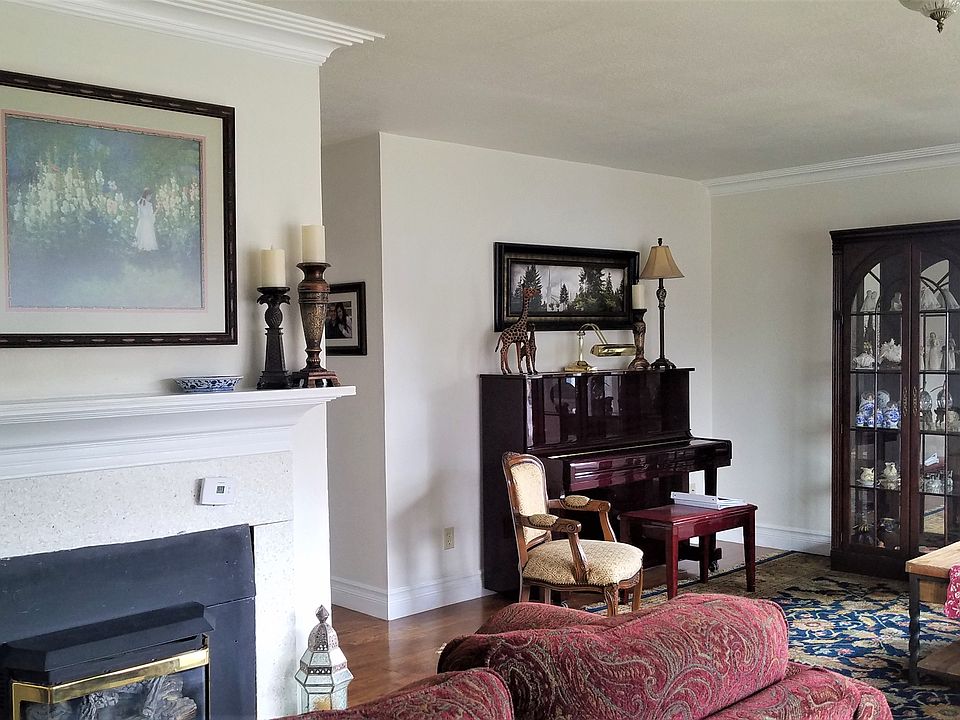 1st image of 135 W 5th St S #B