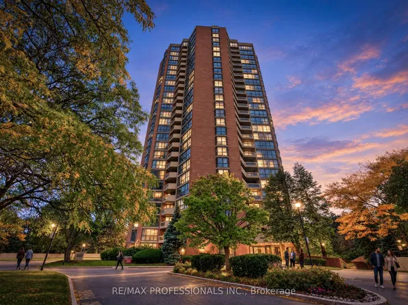 2000 Islington Ave #1807, Toronto, ON M9P 3S7