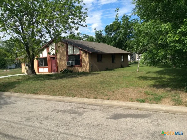606 Woodworth St, Cuero, TX 77954