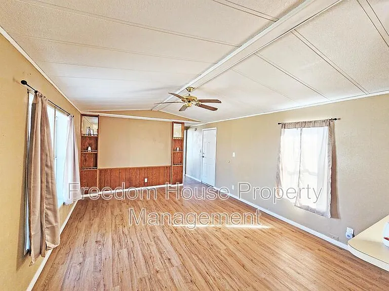 80 Stanley Dr — Photo 4