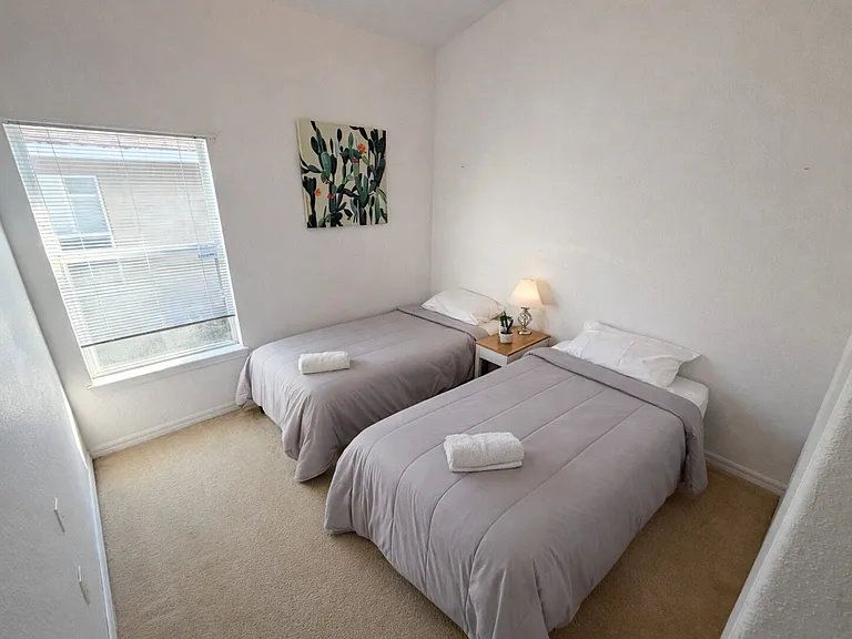 Vine Dr — Photo 4