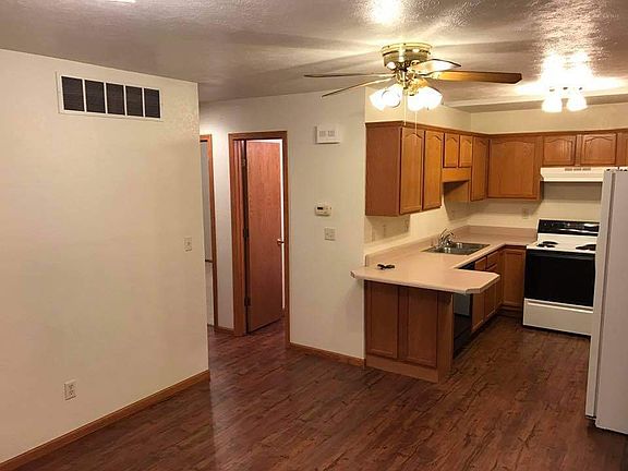 3rd image of 1800 E Comanche Ln