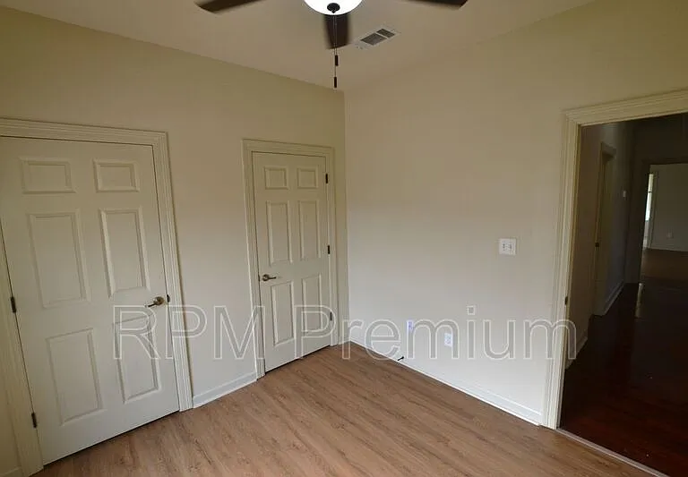 2691 Woodbend Ave — Photo 20