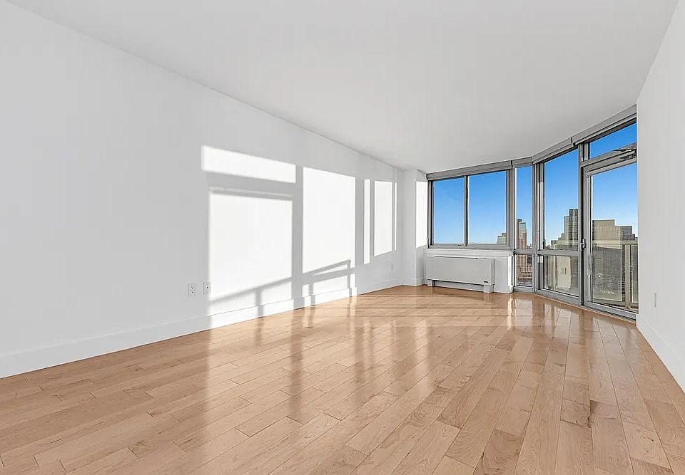1st image of 4705 Center Blvd APT 1513