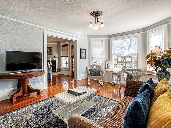 2nd image of 174 Spring St