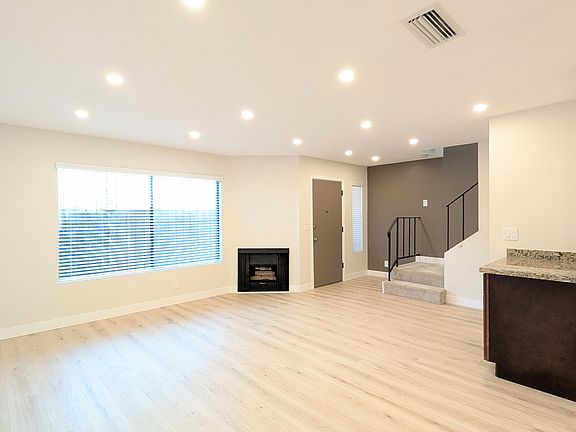 3rd image of 209 Palmetto Dr APT 1