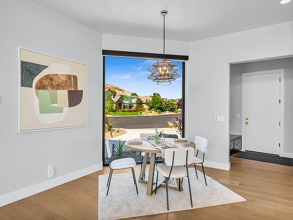 4th image of 1356 E Sonoma Cortile