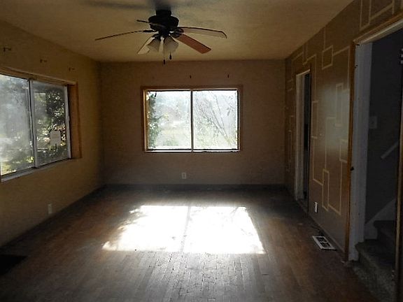 3rd image of 921 S 11th St