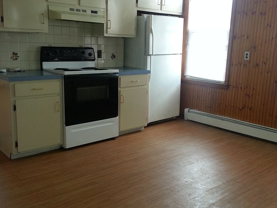 1st image of 261 Bourne Ave #1