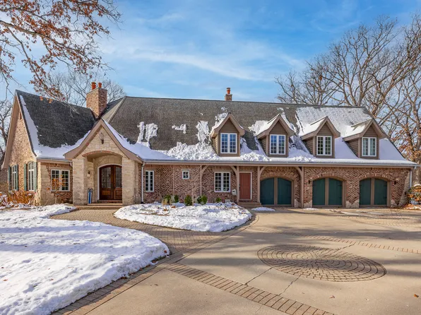 7S460 Donwood Dr W, Naperville, IL 60540