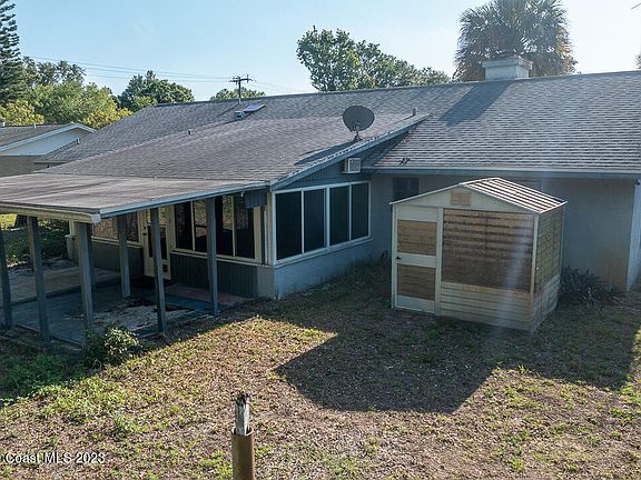 2nd image of 2555 Alexander Dr
