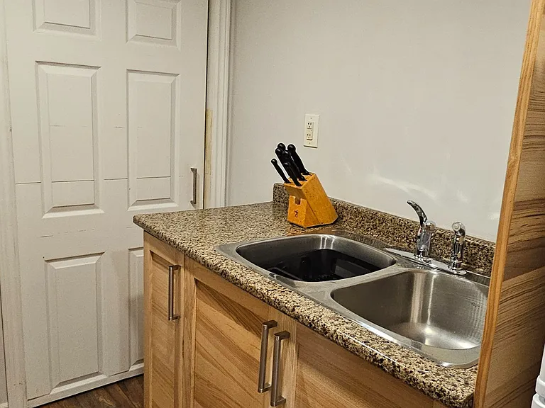 46 Courtland Cres #BASEMENT — Photo 5