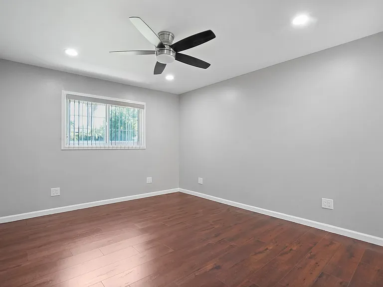 20247 Kinzie St — Photo 2