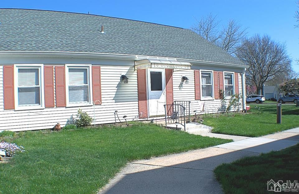 1st image of 382 New Bedford Ln #A