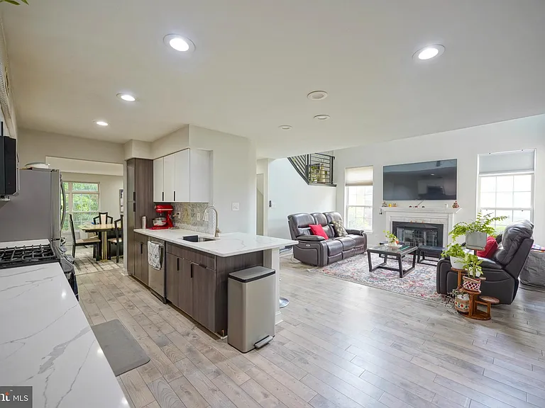 16 Buckingham Pl — Photo 21