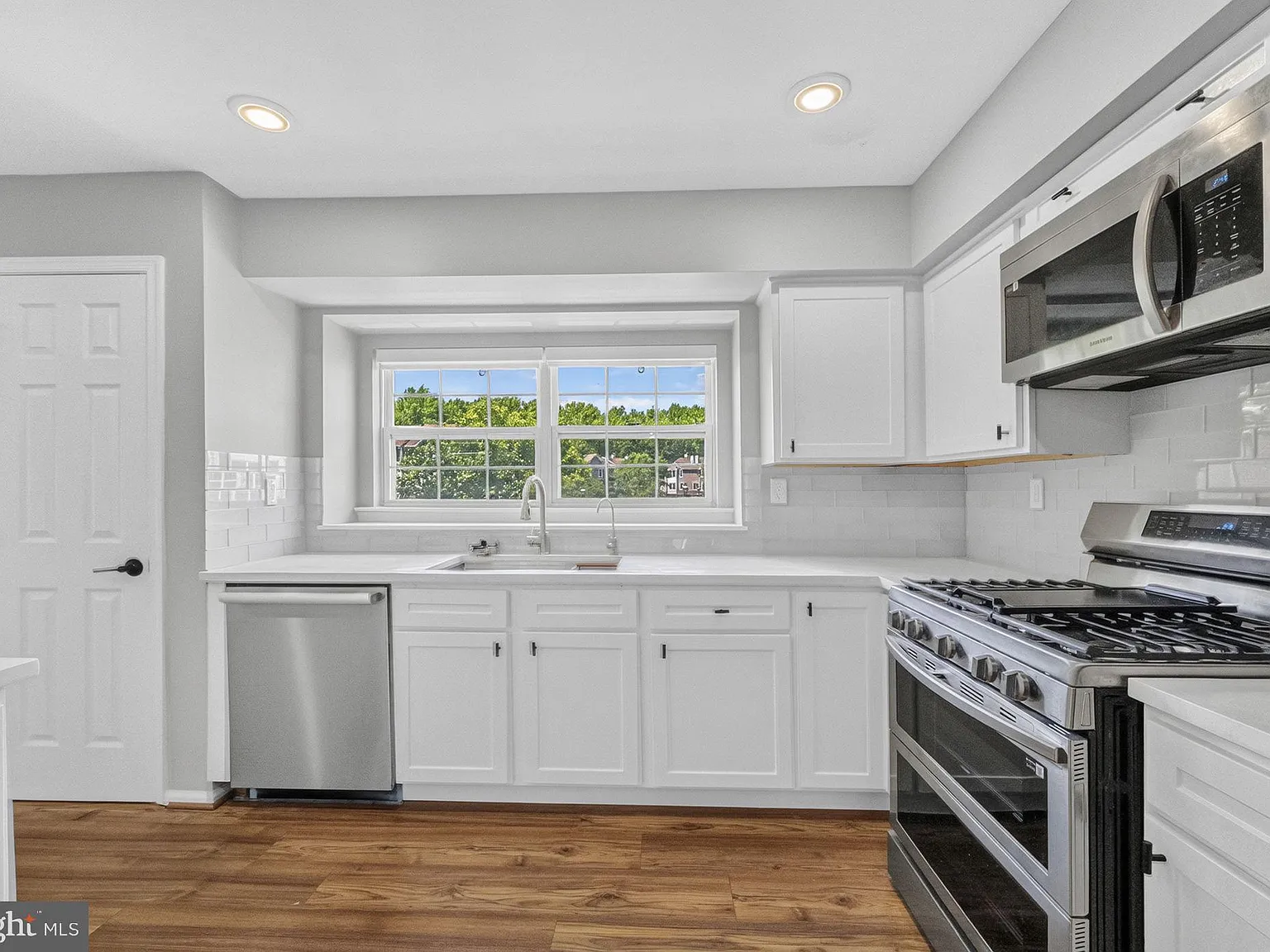 2 bed, 2.5 bath, 1851 sqft, $3,500 — Photo 4