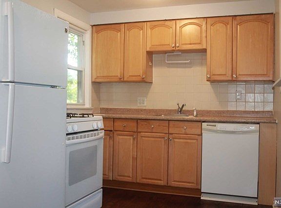 5th image of 17-36 11th St
