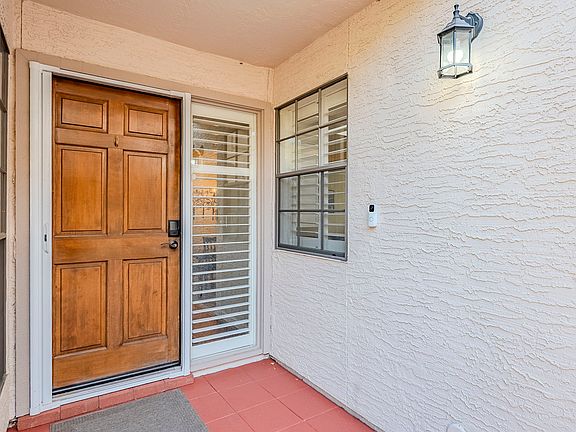 3rd image of 1029-7800 E Lincoln Dr