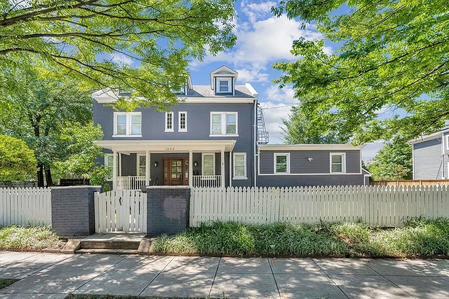 Refined 5BR Detached Home with Garage, With an extra Suite & Private Outdoor Space — Photo 2