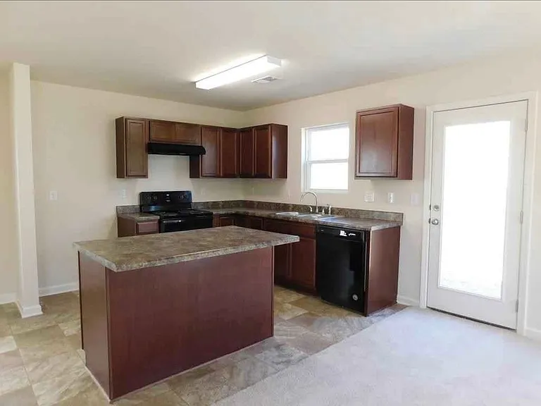 3658 Oakleaf Pass — Photo 5