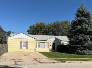 1827 Burry Circle Dr, Crest Hill, IL 60403