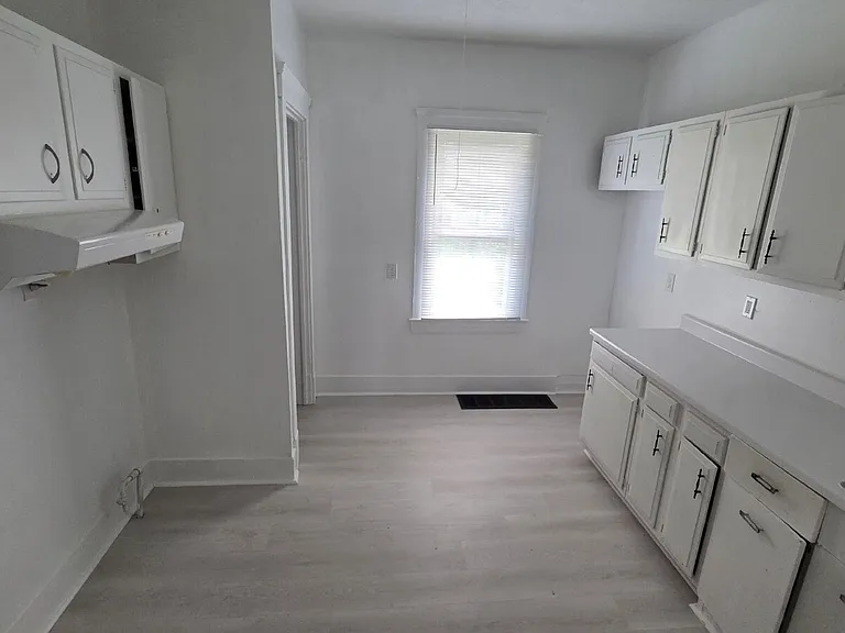 3870 W 37th St #2 — Photo 5