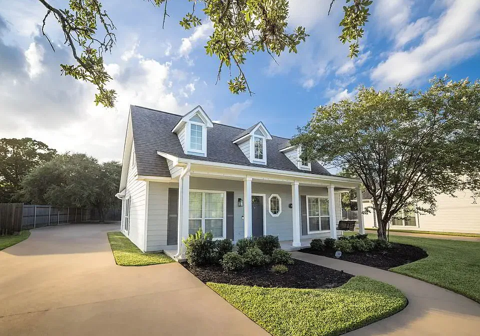 405 Francis Dr