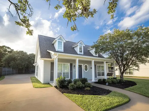 405 Francis Dr, College Station, TX 77840