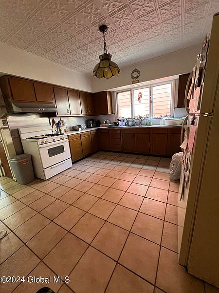 3rd image of 227 Stow Avenue