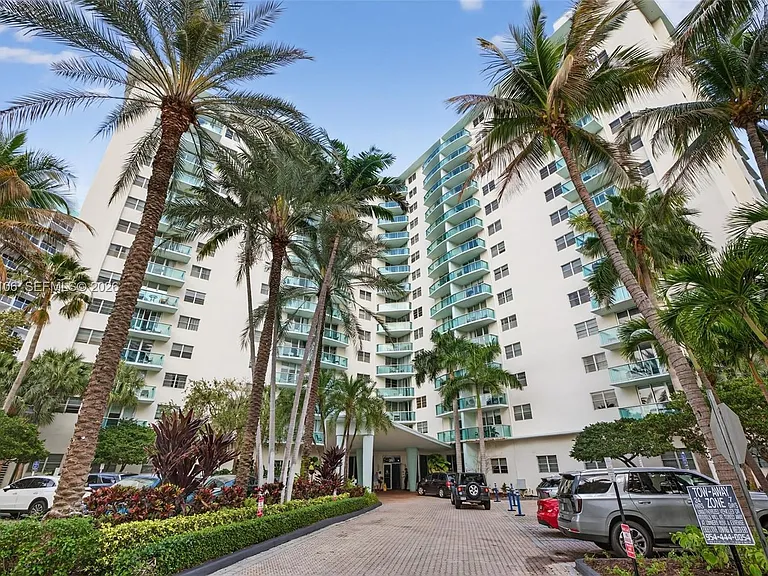 3801 S Ocean Dr #4R — Photo 2